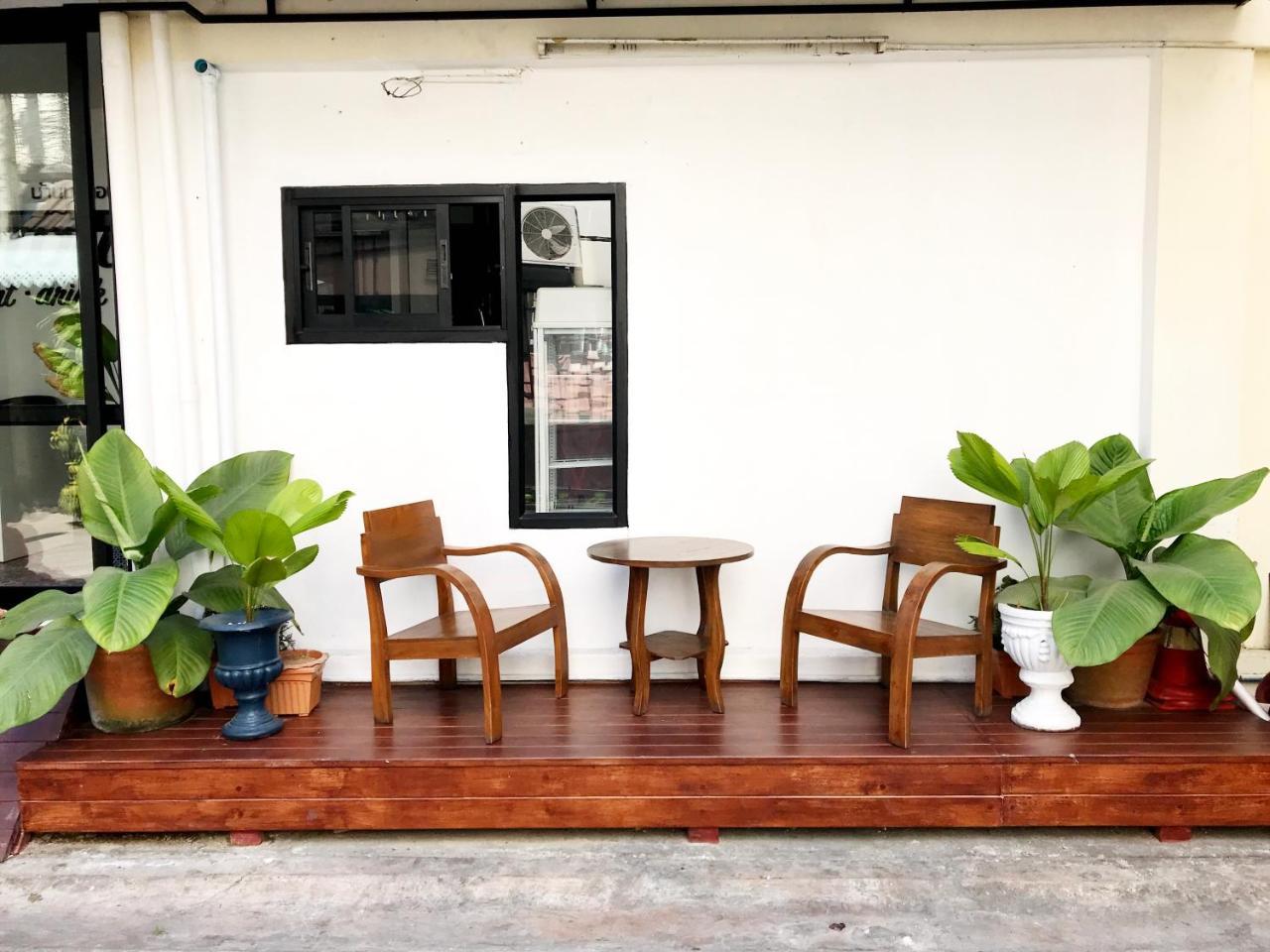Manon Sleepeatdrink Chiang Mai Exterior foto